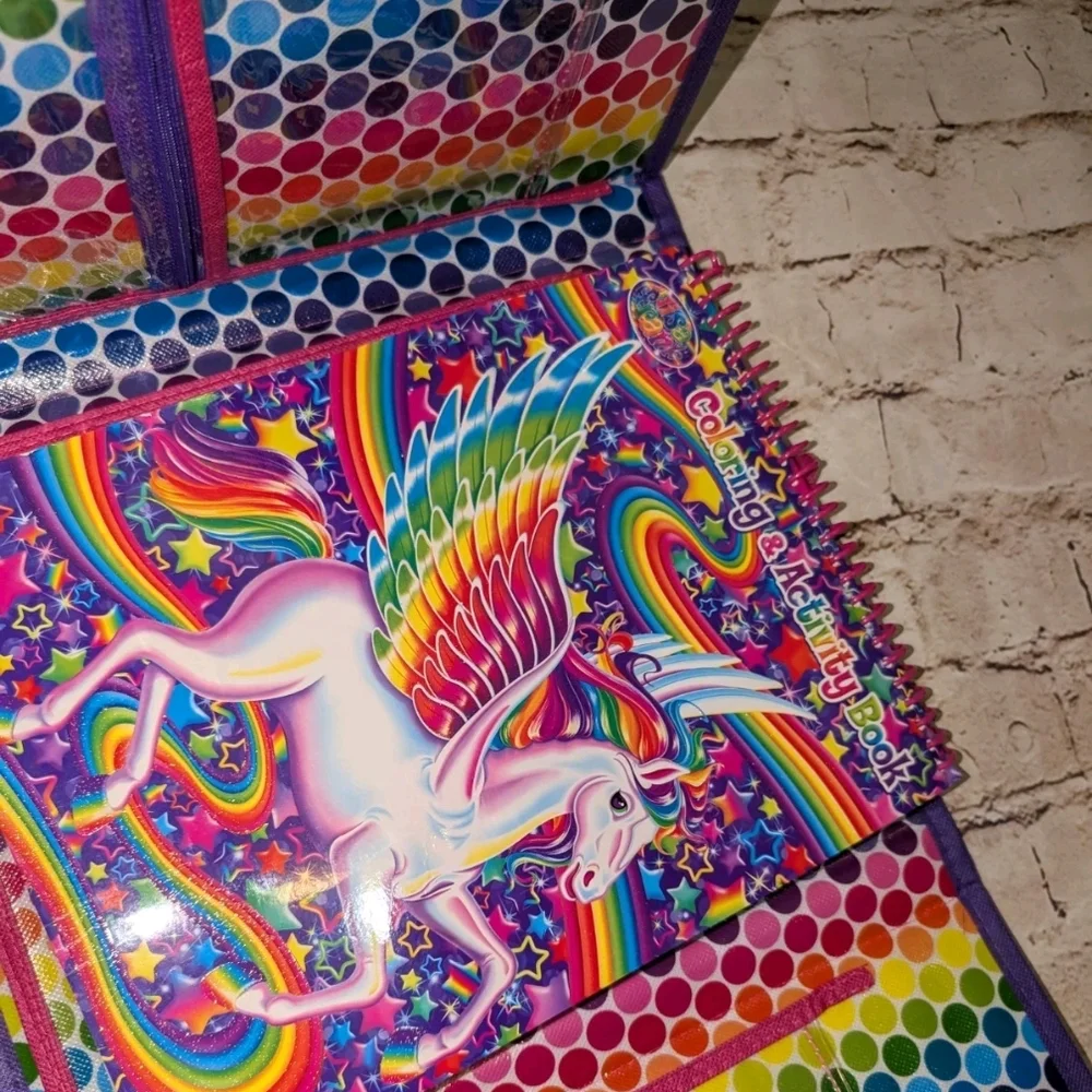 ♥️This is a Lisa Frank Tikanni trifold portfolio carrying case.
